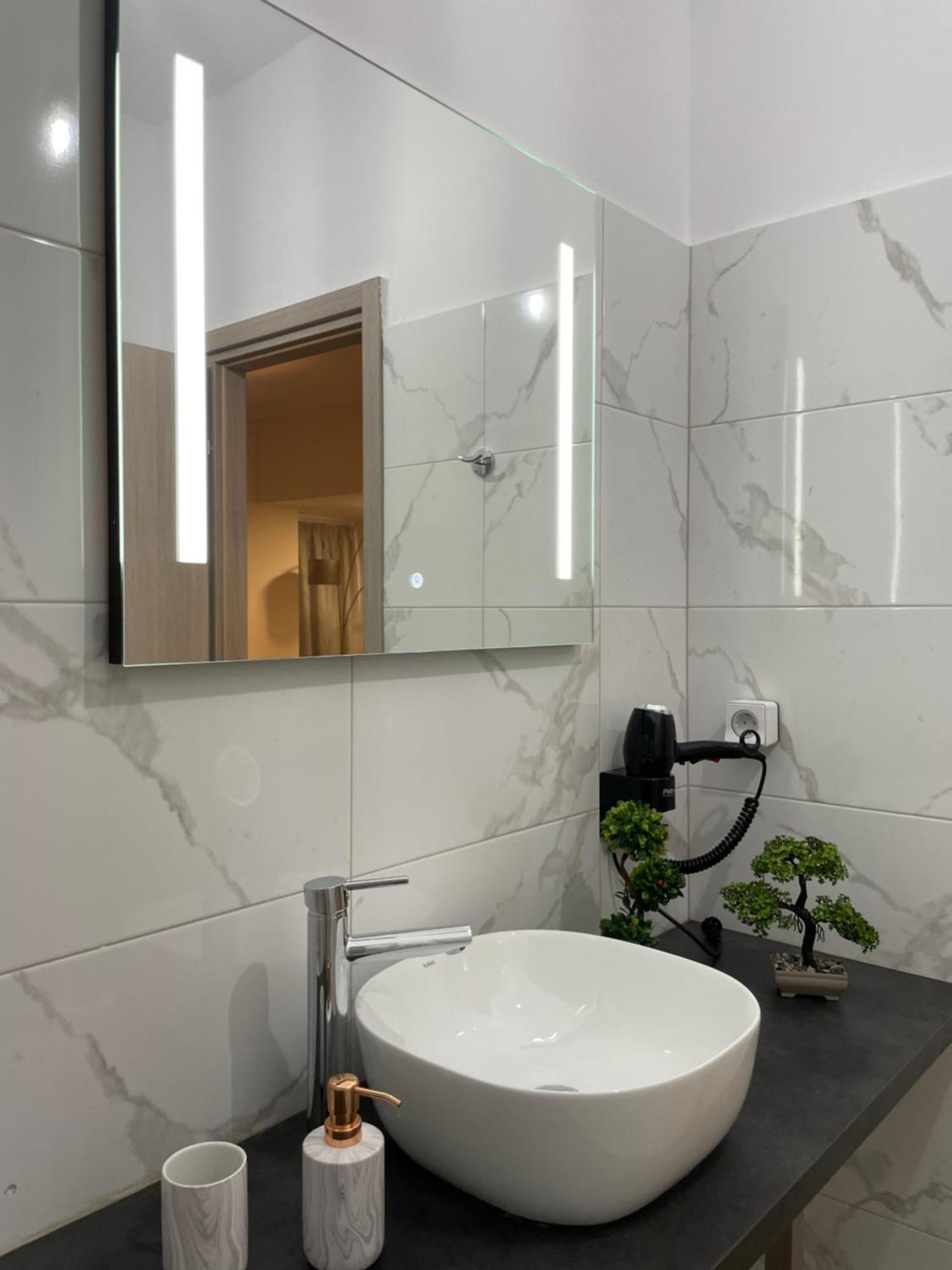 Compass Lofts Athens Apartment Ngoại thất bức ảnh