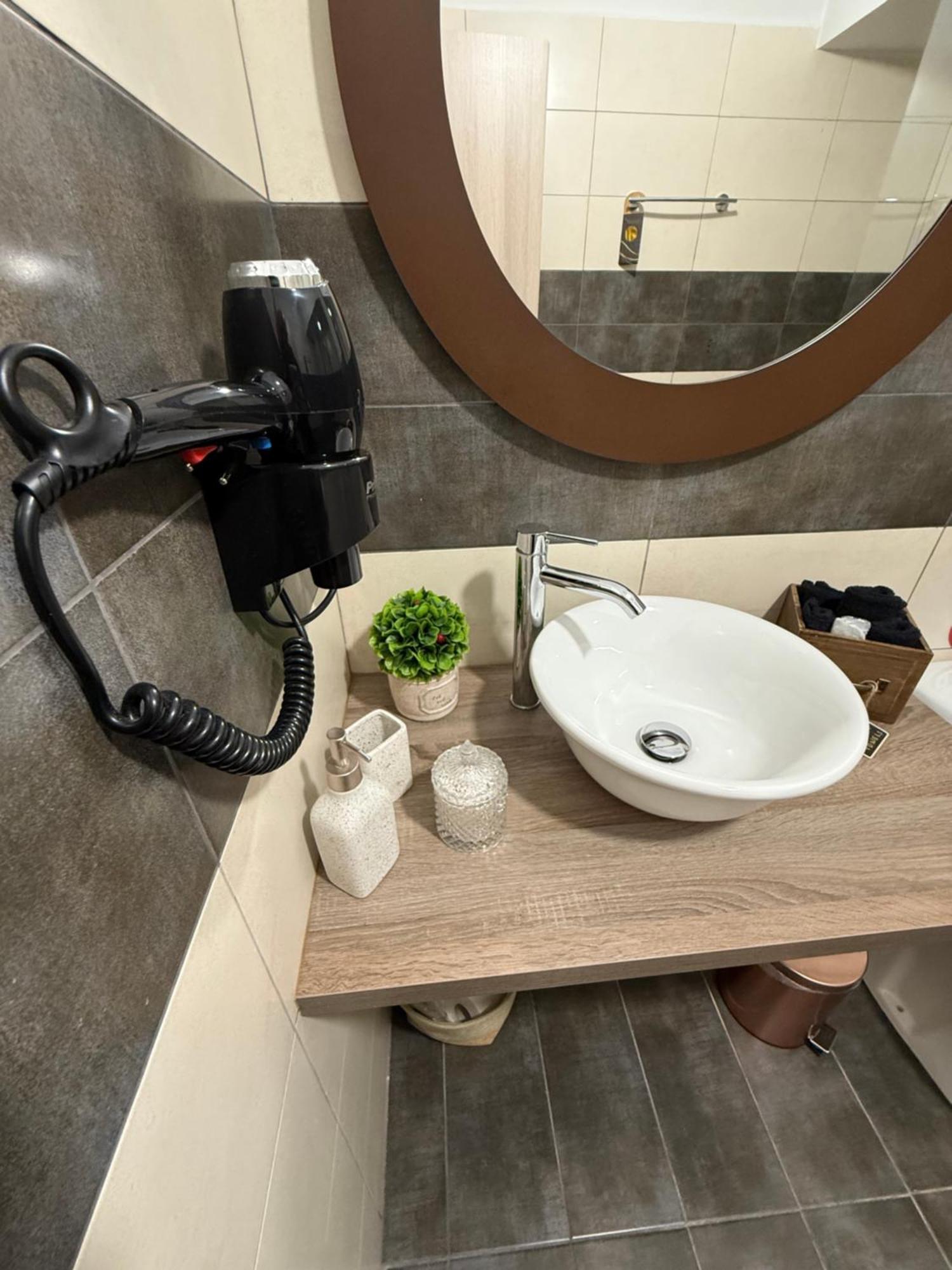 Compass Lofts Athens Apartment Ngoại thất bức ảnh